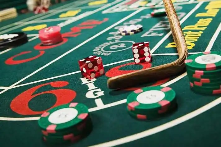 Studio kasino langsung raya4d dengan dealer dan kamera multi-sudut
