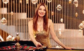 Dealer langsung Speed Blackjack di studio raya4d dengan antarmuka permainan cepat