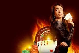 Tampilan meja Three Card Poker langsung di raya4d dengan dealer profesional